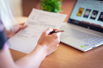 Eşti traducător? Va trebui să colaborezi cu un cabinet notariat pentru a-ţi legaliza semnătura!