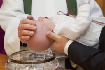 Ce poate conține trusoul de botez?